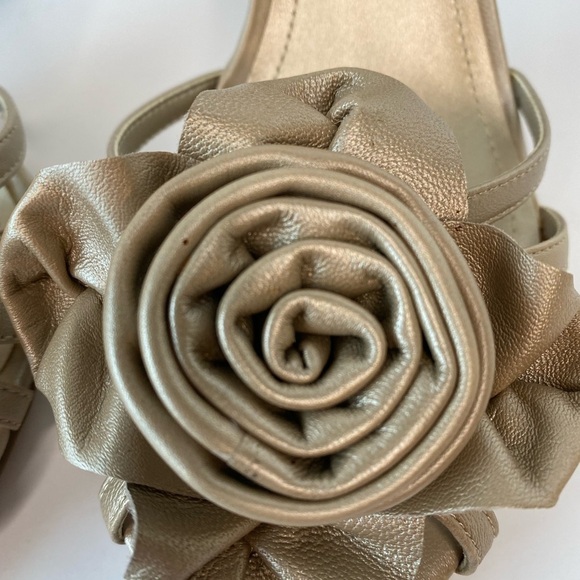 Aldo  Light Bronze Flower Heels - Picture 4 of 12
